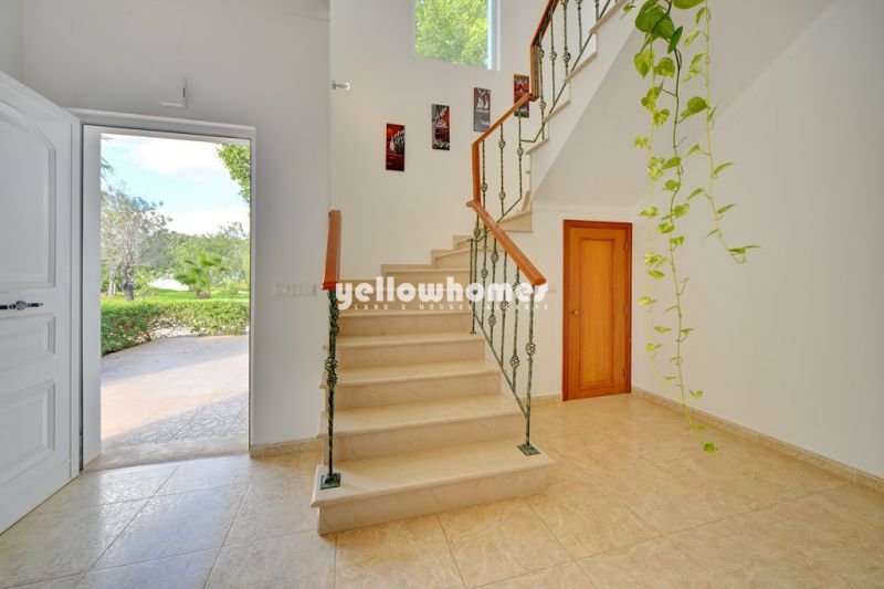 Beautiful and classical style 5 bedroom villa with salt water pool near São Bras